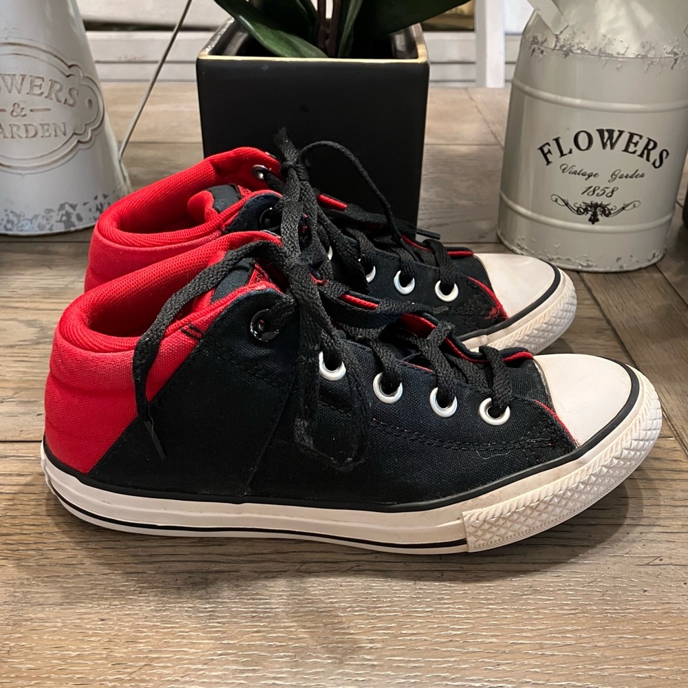 Converse All Star Chuck Taylor High Tops Boy Size 3